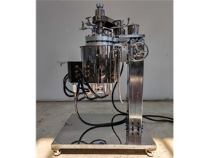 10L不銹鋼油浴電加熱手動(dòng)升降反應(yīng)釜已完工發(fā)往淄博